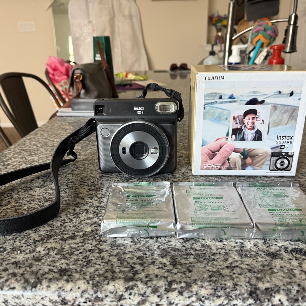 Fujifilm Instax Square SQ6 Instant Camera - Black